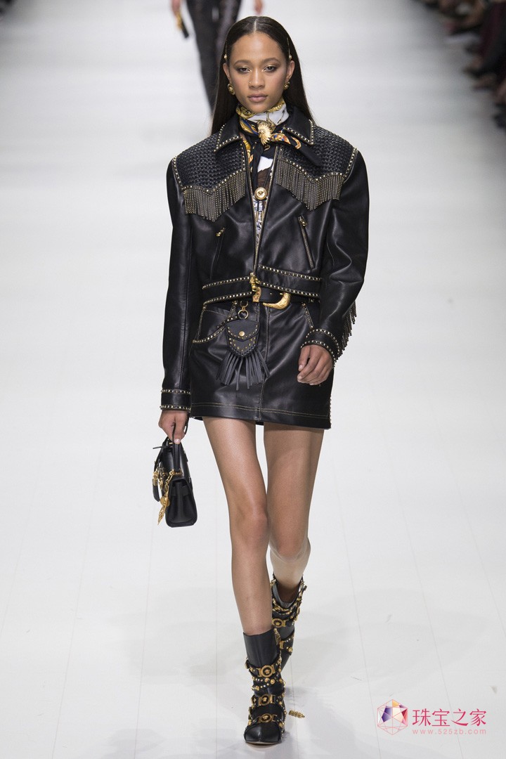 VERSACE ˼ ʦ  ʱװ ͼ Ԫ Ħ ͷ