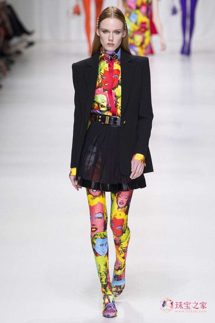 VERSACE ˼ ʦ  ʱװ ͼ Ԫ Ħ ͷ