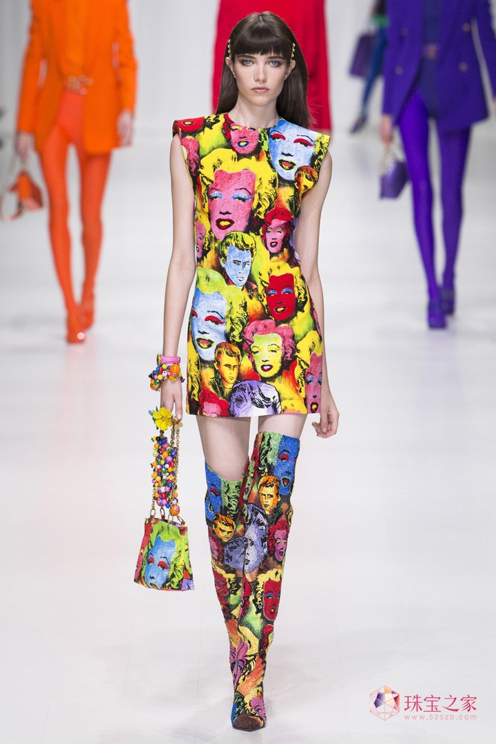 VERSACE ˼ ʦ  ʱװ ͼ Ԫ Ħ ͷ