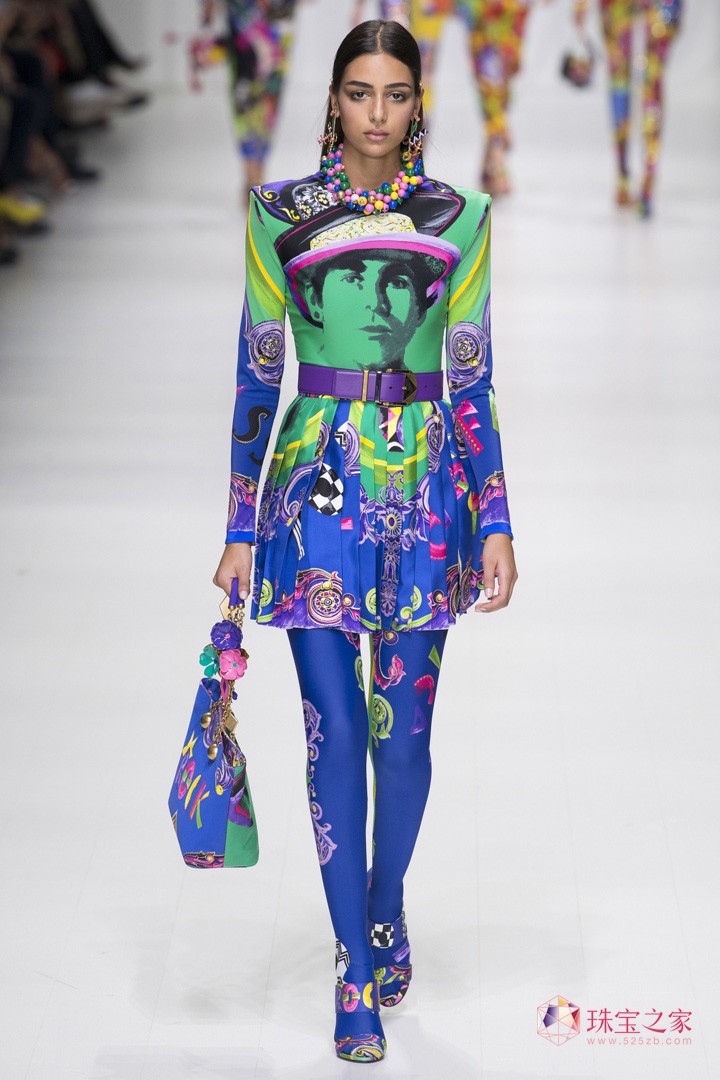 VERSACE ˼ ʦ  ʱװ ͼ Ԫ Ħ ͷ