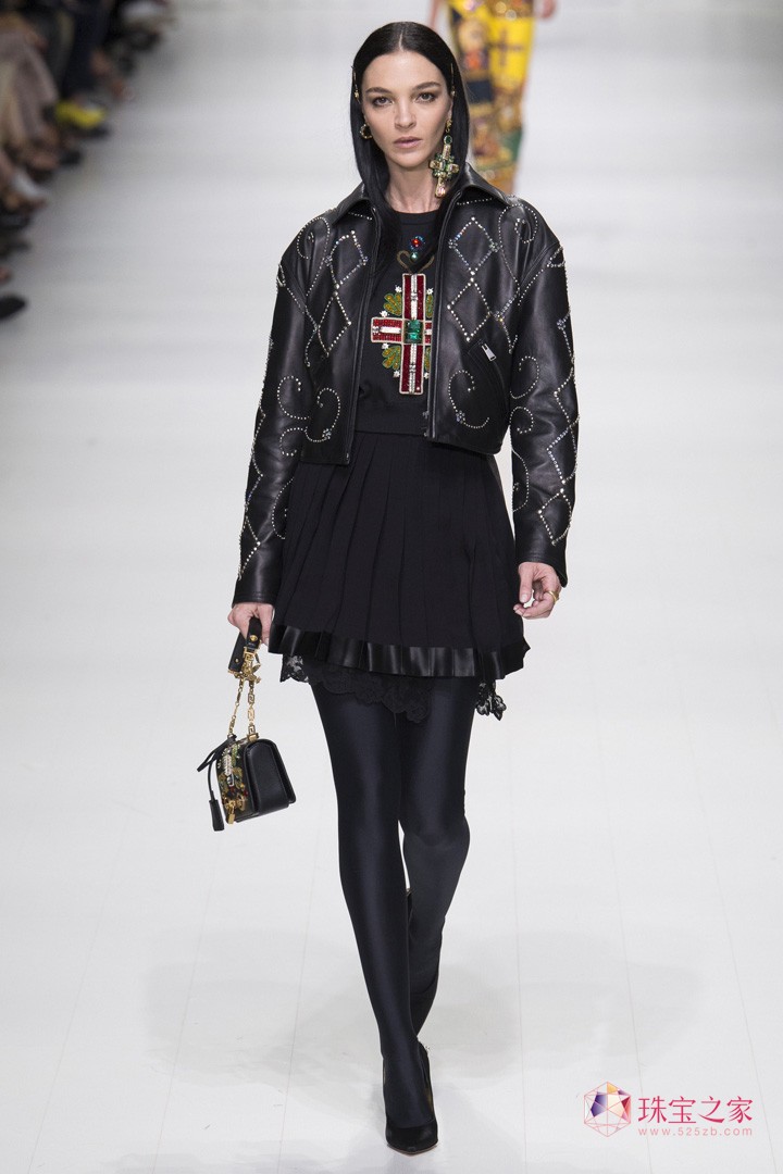 VERSACE ˼ ʦ  ʱװ ͼ Ԫ Ħ ͷ