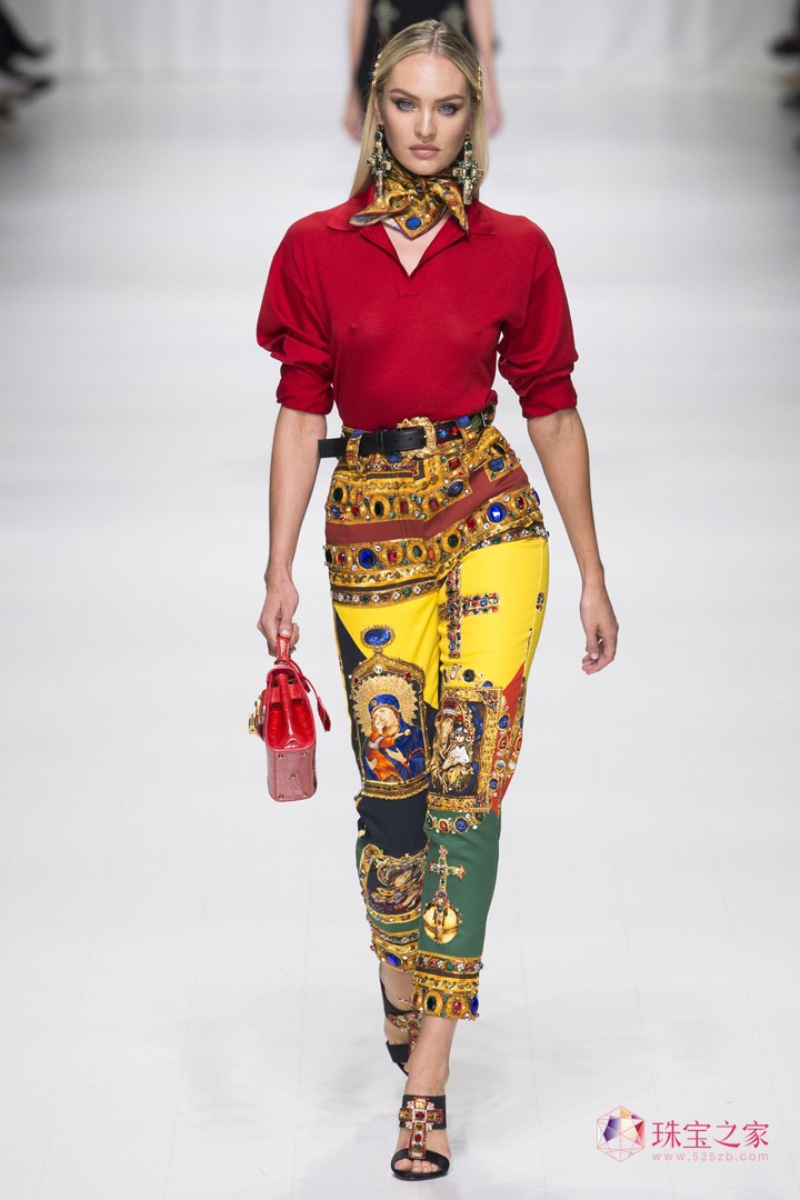 VERSACE ˼ ʦ  ʱװ ͼ Ԫ Ħ ͷ