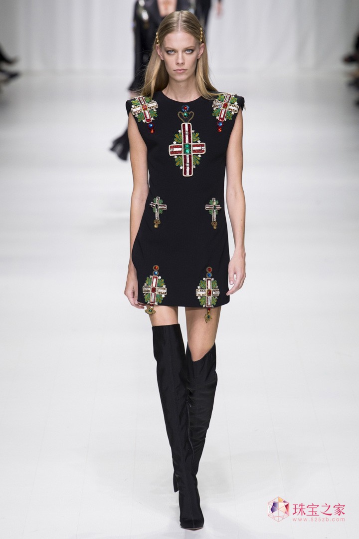 VERSACE ˼ ʦ  ʱװ ͼ Ԫ Ħ ͷ