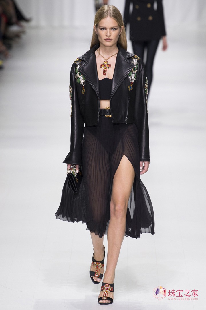 VERSACE ˼ ʦ  ʱװ ͼ Ԫ Ħ ͷ