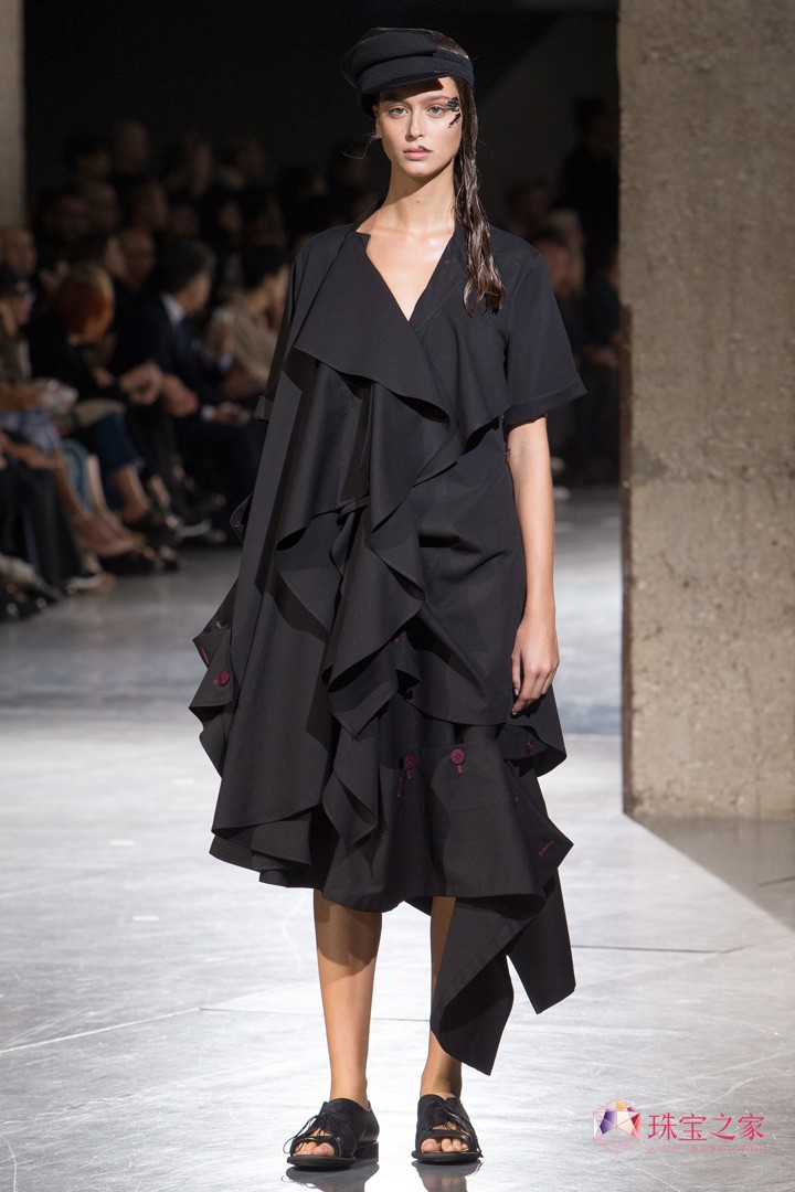 Yohji Yamamotoɽҫ˾ 2018ϵʱװ