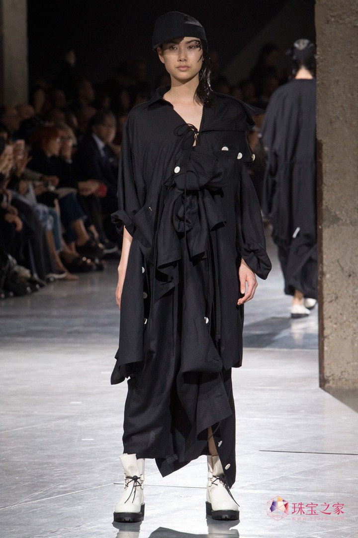 Yohji Yamamotoɽҫ˾ 2018ϵʱװ