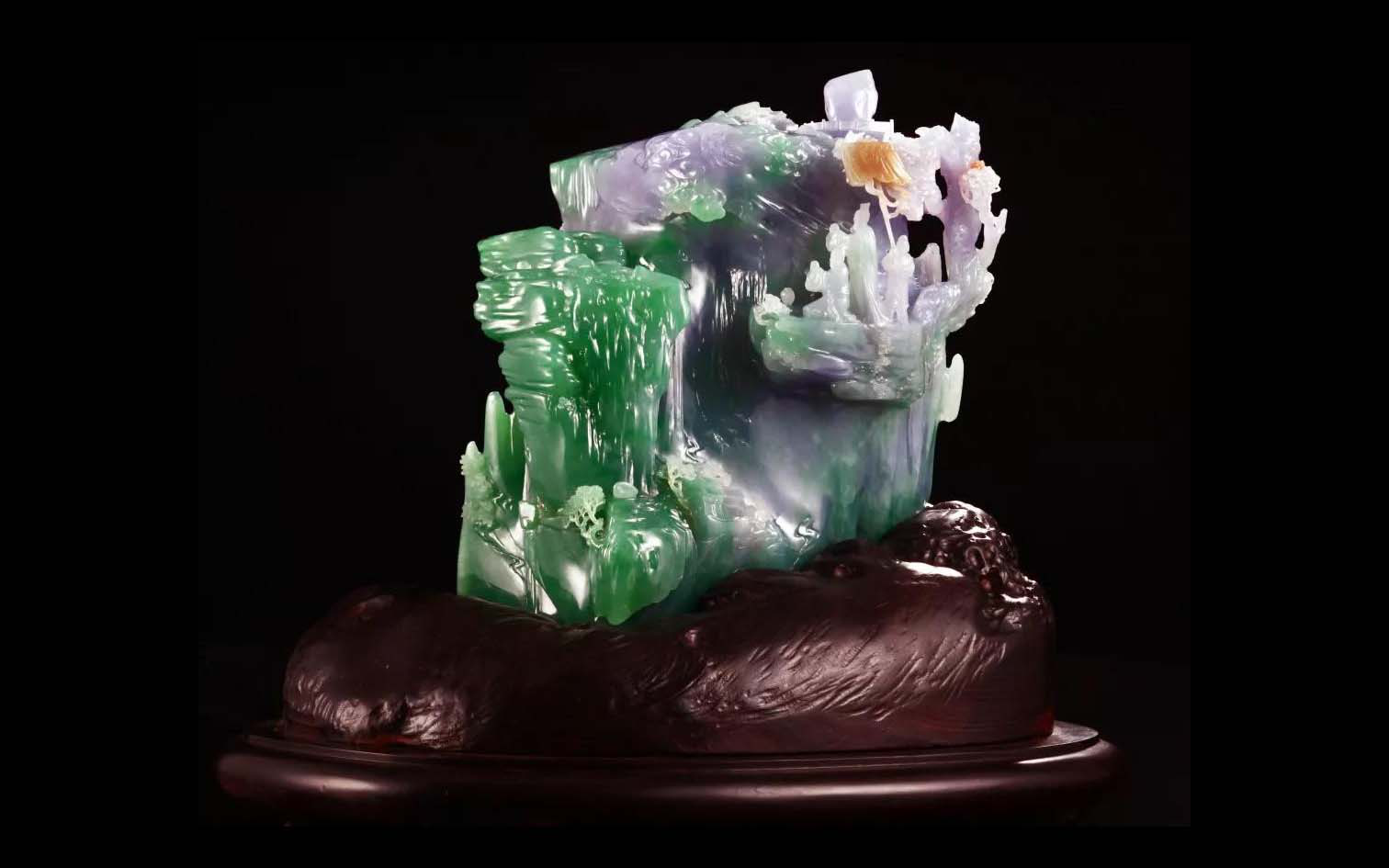 由中国珠宝玉石首饰行业协会和自然资源部珠宝玉石首饰管理中心两大权威机构共同主办的专业珠宝展,汇聚了来自近23个国家和地区的知名珠宝制造商、批发商、零售商和加盟商,是国内国际享誉盛名的珠宝行业交流与发展的平台。